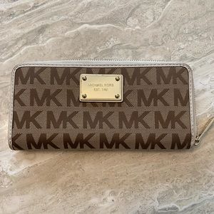Michael Kors Cloth Logo Wallet